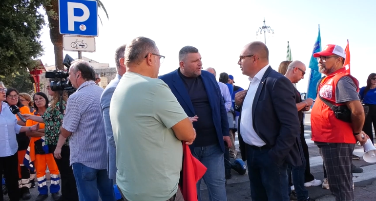 In piazza le ragioni di cinquecento lavoratori